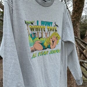 Striped I HUNT WHITE TAIL Graphic Sweatshirt